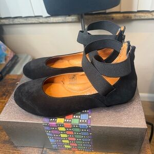 Bernie Mev Women's Black Monica Suede Ballet Flat Size 39/ US Size 8